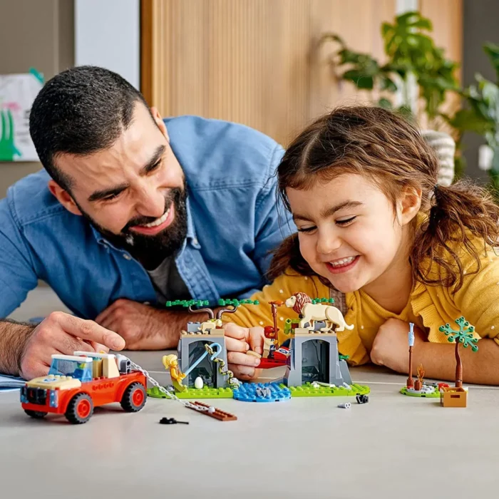 LEGO CITY MASINA DE TEREN PENTRU SALVAREA ANIMALELOR SALBATICE 60301 - imagine 12