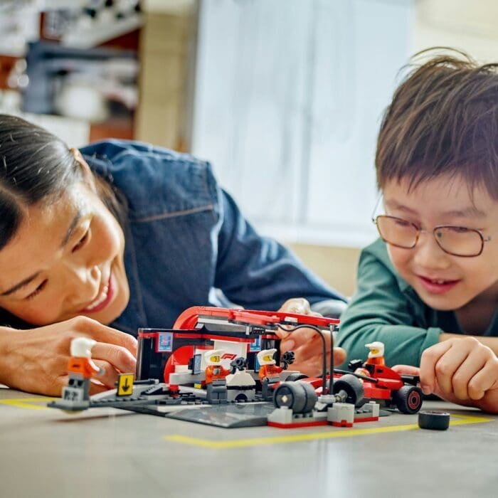 LEGO CITY BOXA SI MECANICI F1 CU MASINA FERRARI 60443 - imagine 3