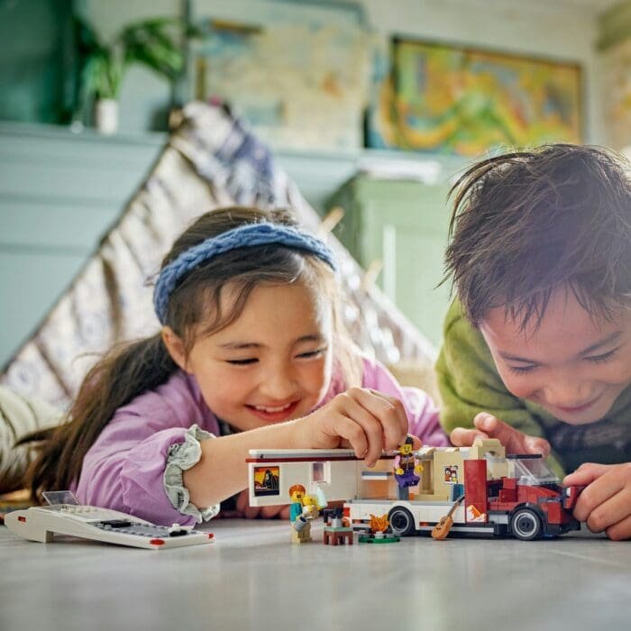 LEGO CITY RULOTA PENTRU AVENTURI DE VACANTA 60454 - imagine 3