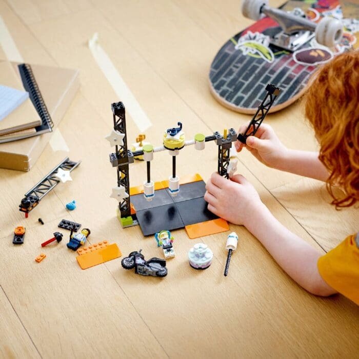 LEGO CITY STUNTZ PROVOCAREA DE CASCADORII CU DARAMARE 60341 - imagine 4