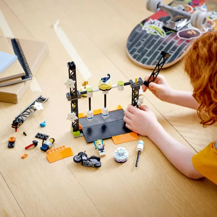 LEGO CITY STUNTZ PROVOCAREA DE CASCADORII CU DARAMARE 60341 - imagine 9