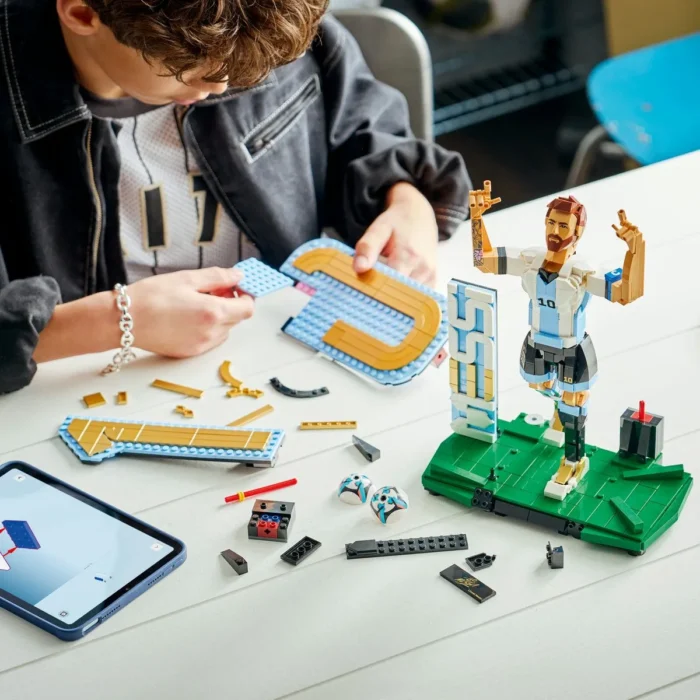 LEGO EDITIONS LIONEL MESSI LEGENDA A FOTBALULUI 43015 - imagine 13