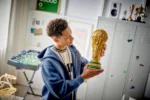 LEGO EDITIONS TROFEUL OFICIAL AL CUPEI MONDIALE FIFA 43020 - imagine 13