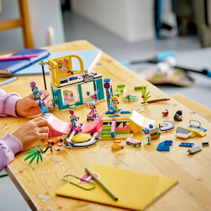 LEGO FRIENDS PARC DE SKATEBOARDING 41751 - imagine 10