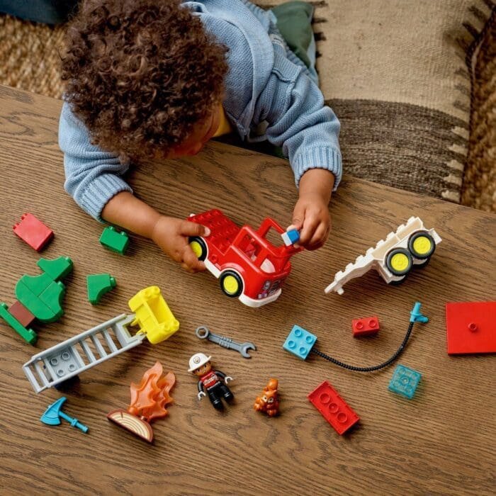 LEGO DUPLO CAMION DE POMPIERI CU FURTUN SI POMPIER 10473 - imagine 5