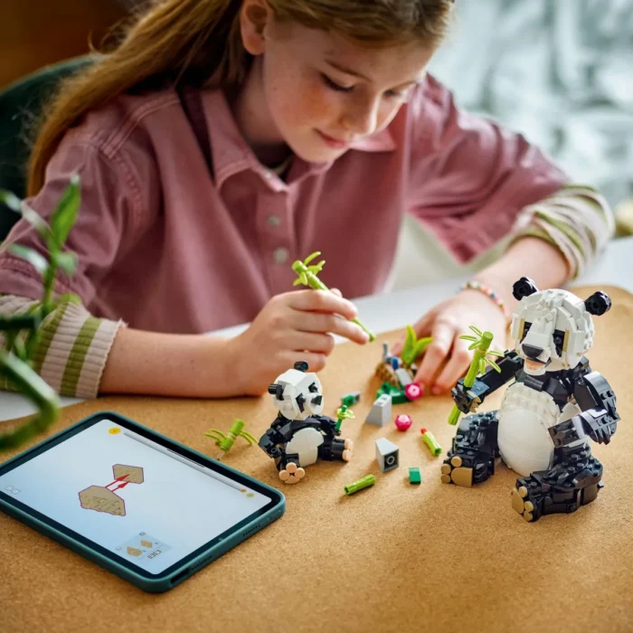 LEGO CREATOR ANIMALE SALBATICE: FAMILIA DE URSI PANDA 31165 - imagine 13