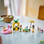 LEGO FRIENDS PETRECERE LA PISCINA CU UNICORNUL SI FLAMINGO 42658 - imagine 5
