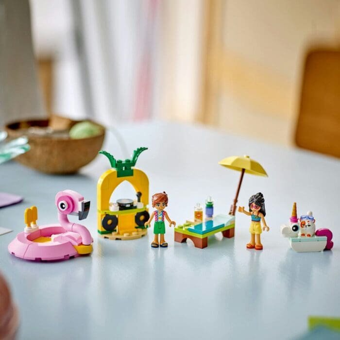 LEGO FRIENDS PETRECERE LA PISCINA CU UNICORNUL SI FLAMINGO 42658 - imagine 5