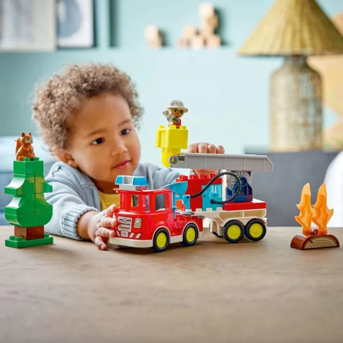 LEGO DUPLO CAMION DE POMPIERI CU FURTUN SI POMPIER 10473 - imagine 14