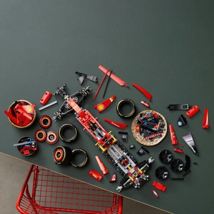 LEGO TECHNIC MASINA F1 FERRARI SF-24 42207 - imagine 7