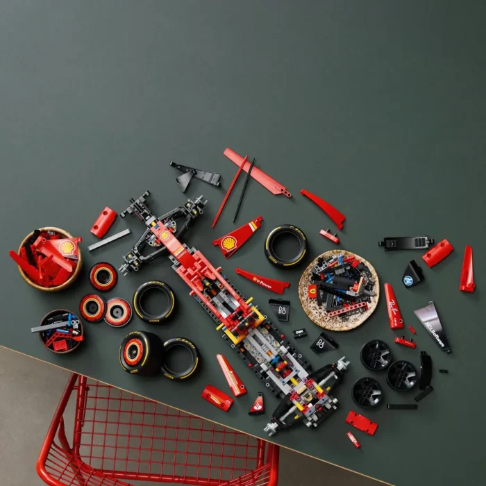 LEGO TECHNIC MASINA F1 FERRARI SF-24 42207 - imagine 16