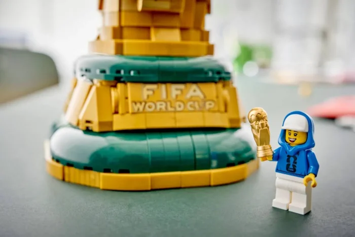 LEGO EDITIONS TROFEUL OFICIAL AL CUPEI MONDIALE FIFA 43020 - imagine 16
