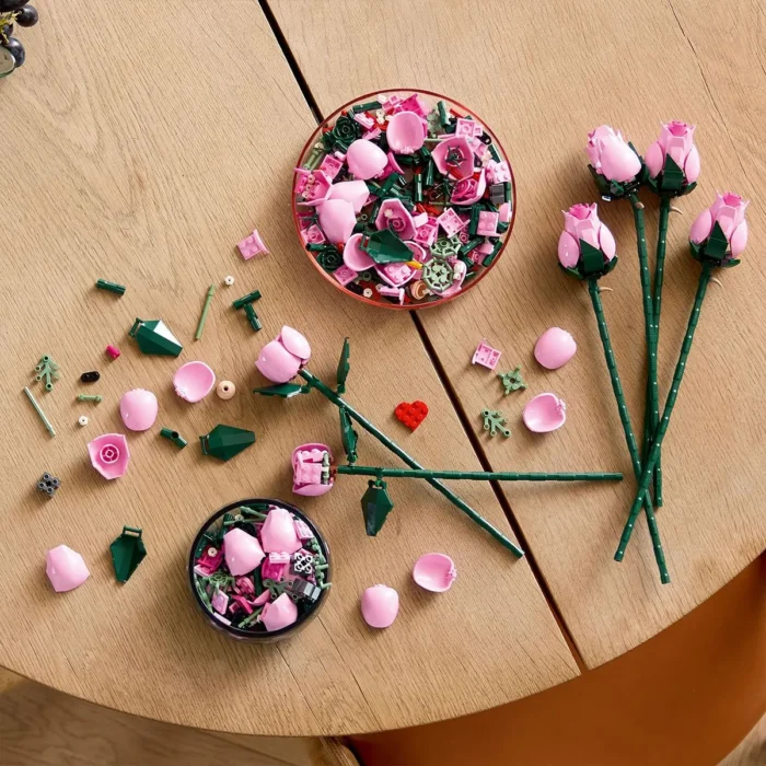 LEGO BOTANICALS BUCHET DE TRANDAFIRI ROZ 10374 - imagine 17