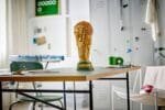 LEGO EDITIONS TROFEUL OFICIAL AL CUPEI MONDIALE FIFA 43020 - imagine 9
