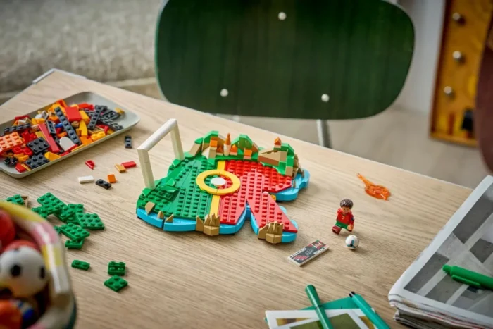 LEGO EDITIONS CRISTIANO RONALDO MOMENTE IMPORTANTE DIN FOTBAL 43012 - imagine 17